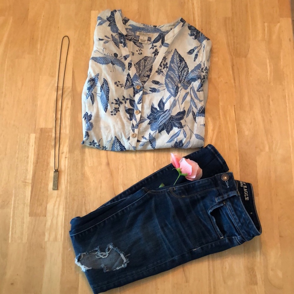 American Eagle Hi-Rise Distressed Jegging